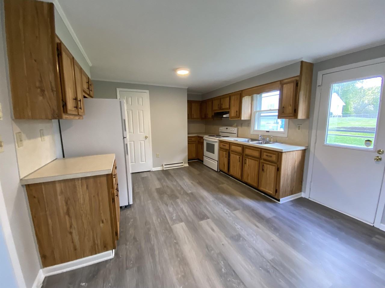 114 3rd St - Photo 6 of 11