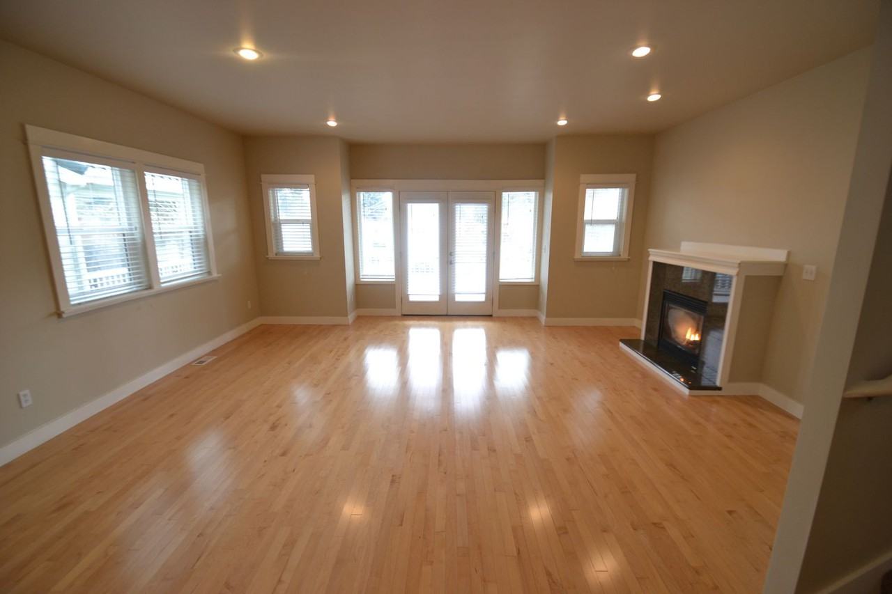 8532 S 118th St - Photo 2 of 14