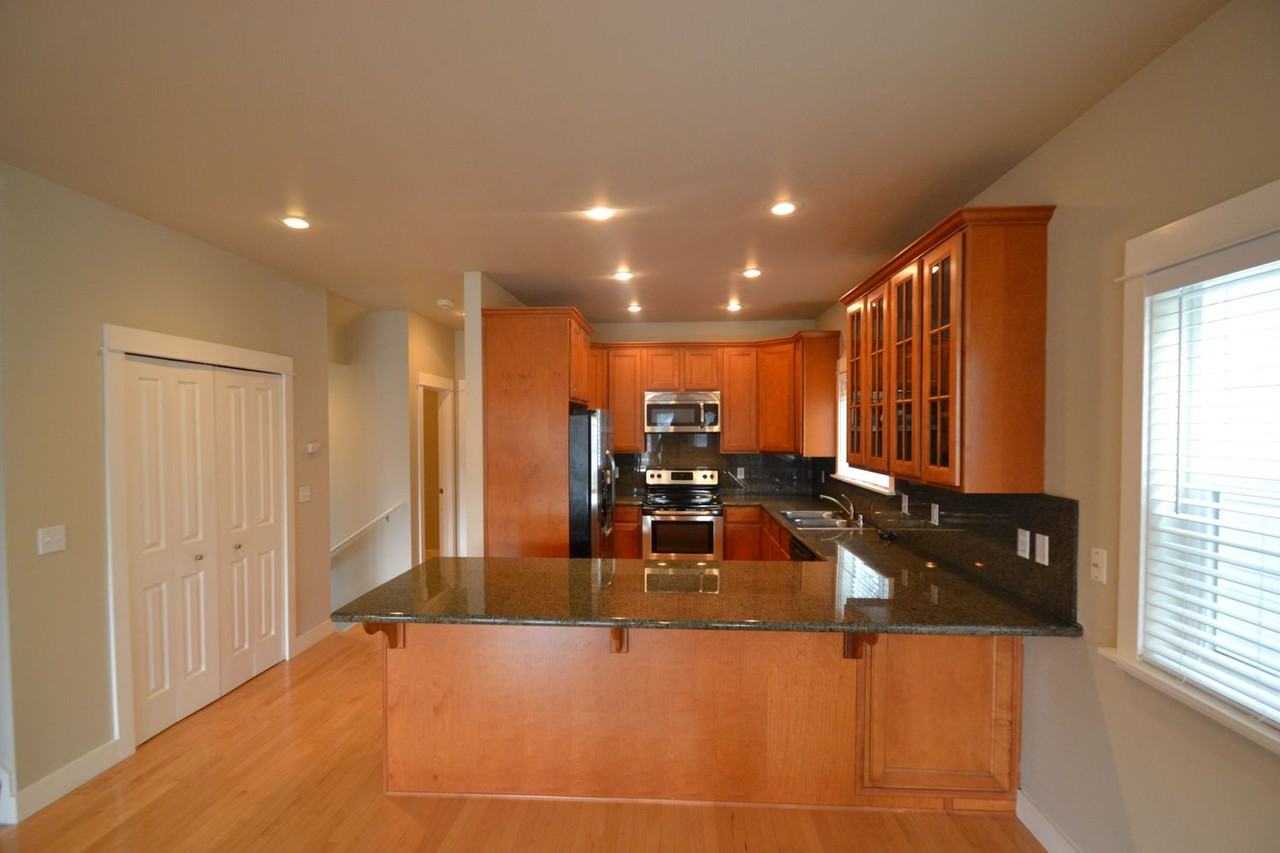 8532 S 118th St - Photo 3 of 14