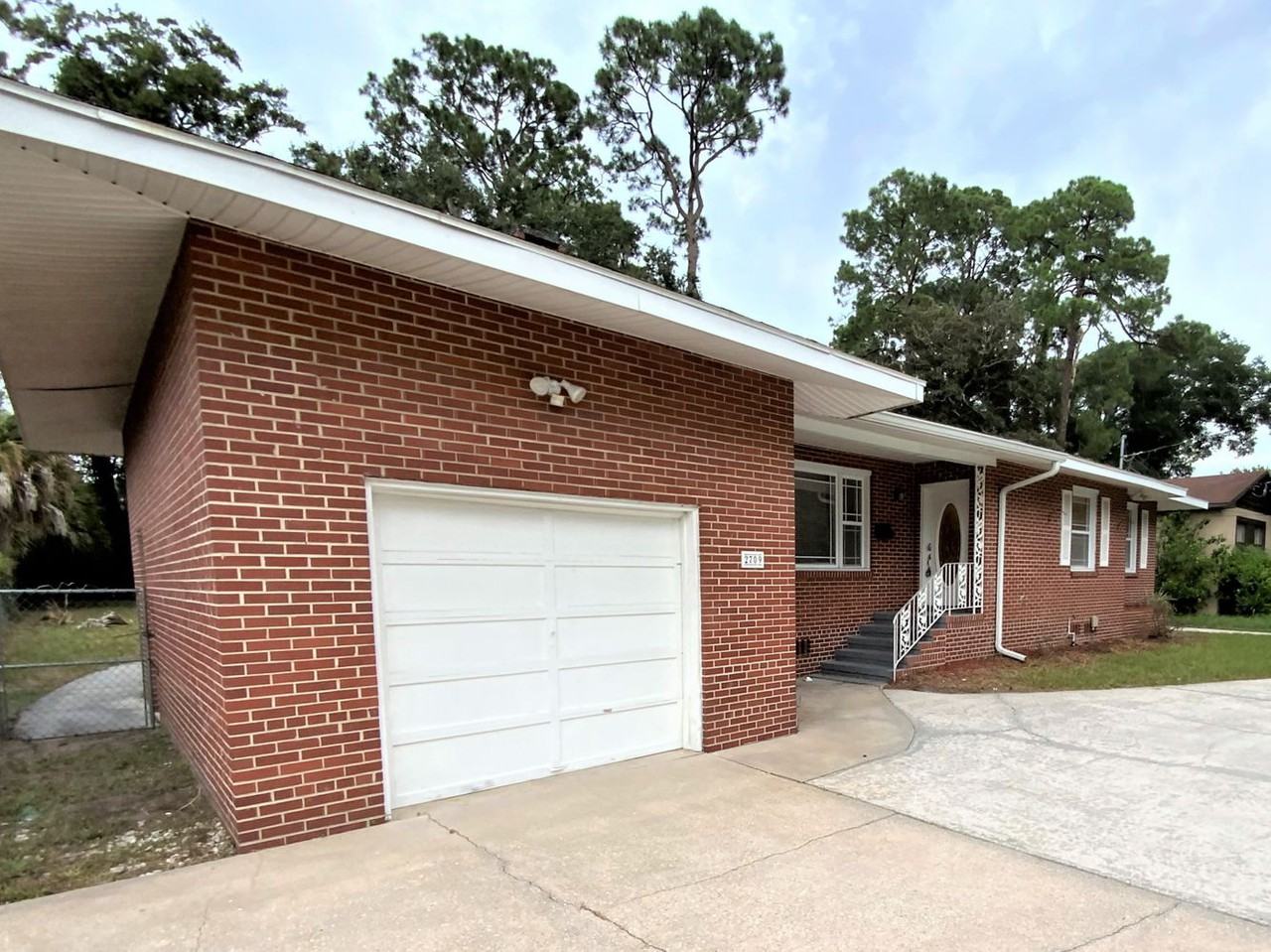 2709 Riberno Dr N - Photo 2 of 21