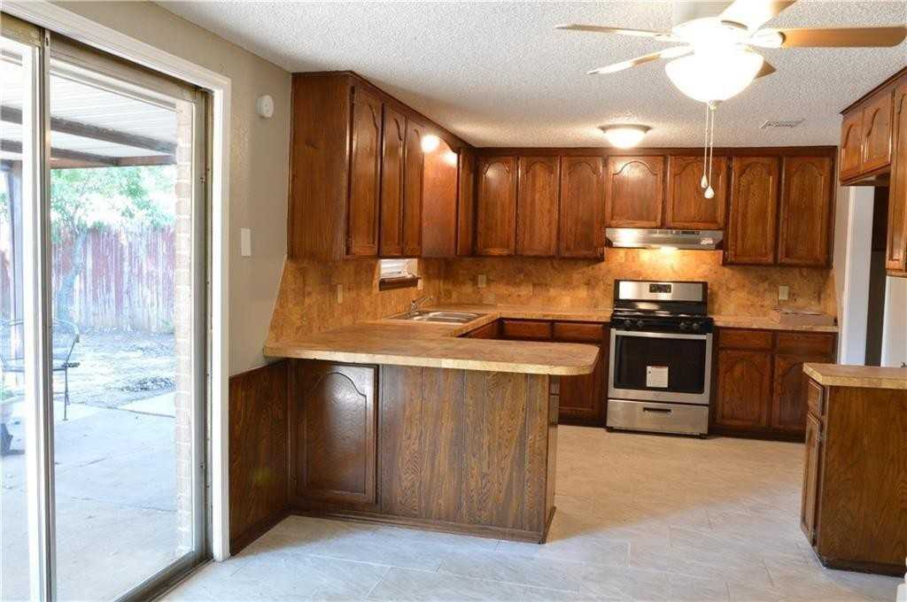 1054 Cumberland Mansion #1 - Photo 4 of 9