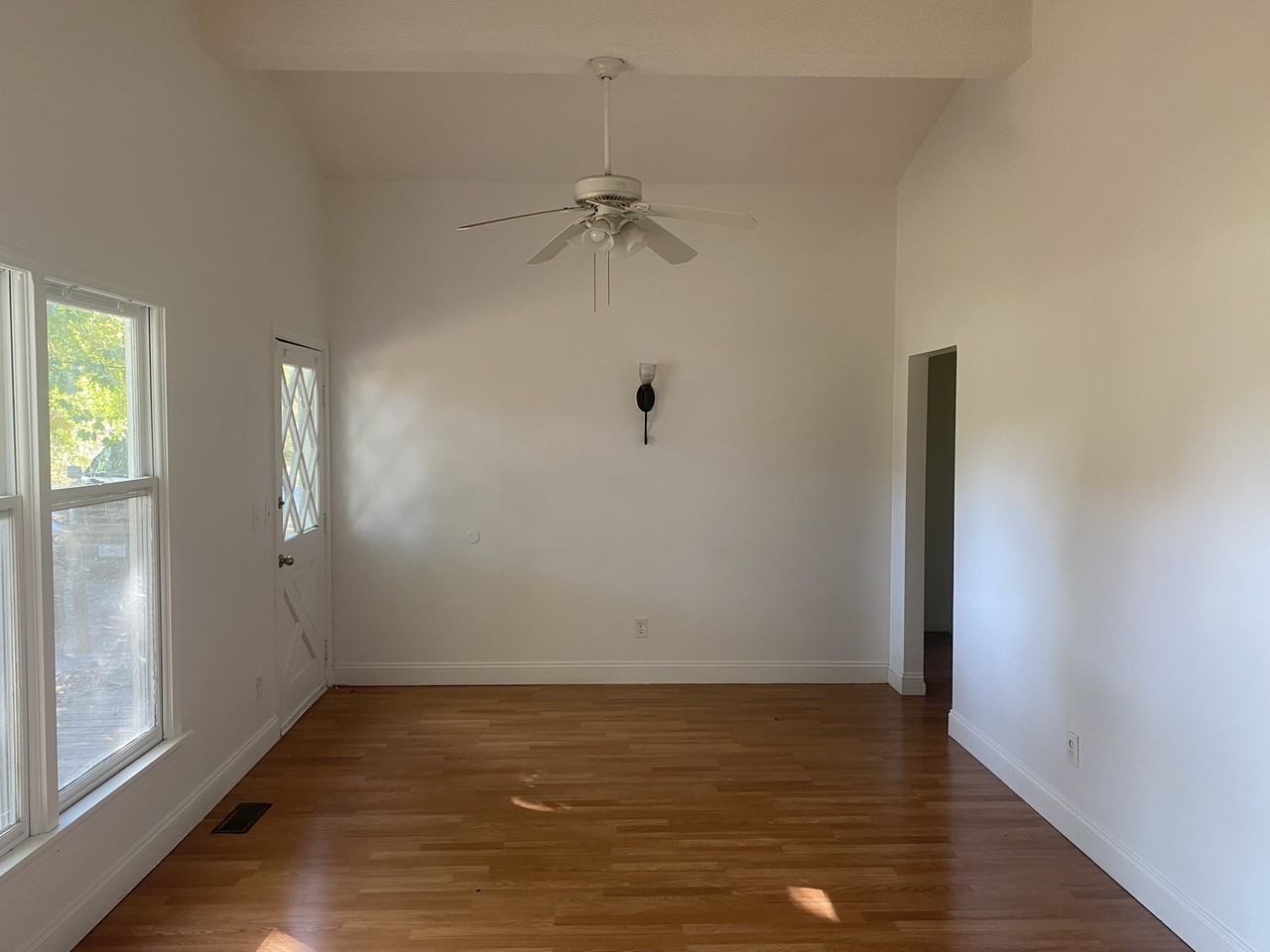 1425 S Northern Blvd #1 - Photo 4 of 15