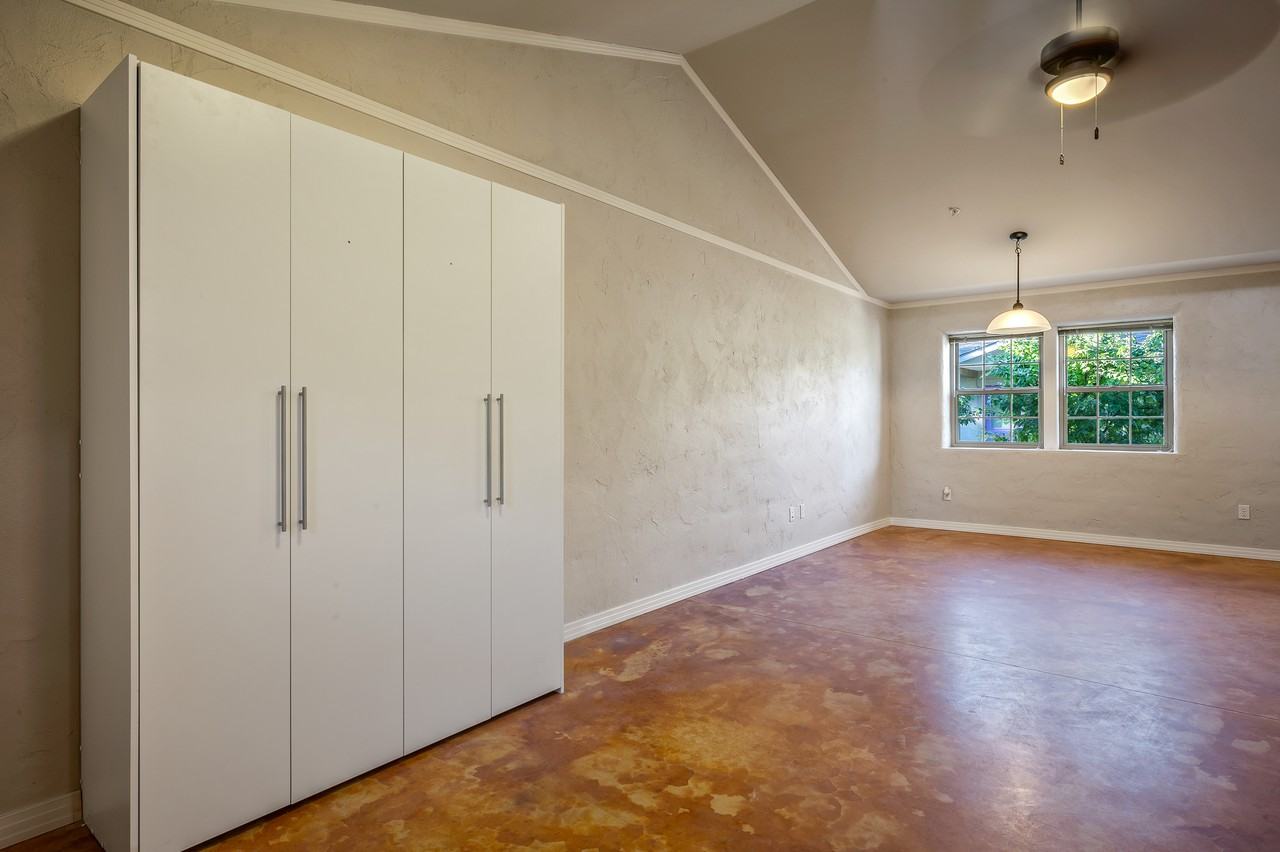 901 Spruce St #F - Photo 4 of 22