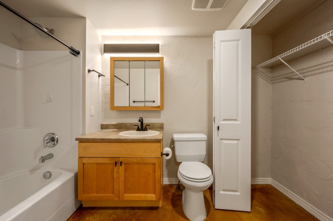 901 Spruce St #F - Photo 5 of 22