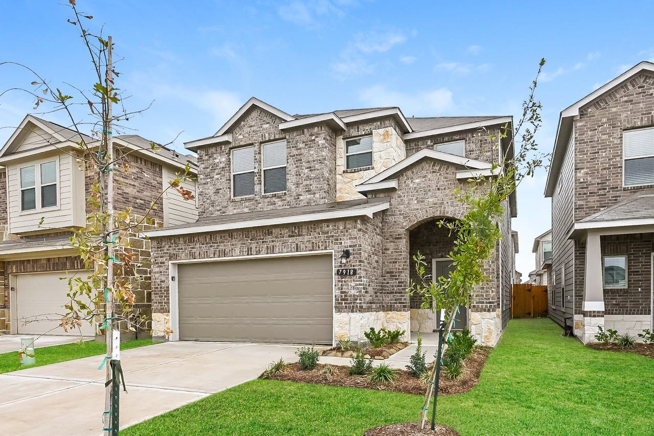 7918 Tuscan Cypress Dr - Photo 2 of 5