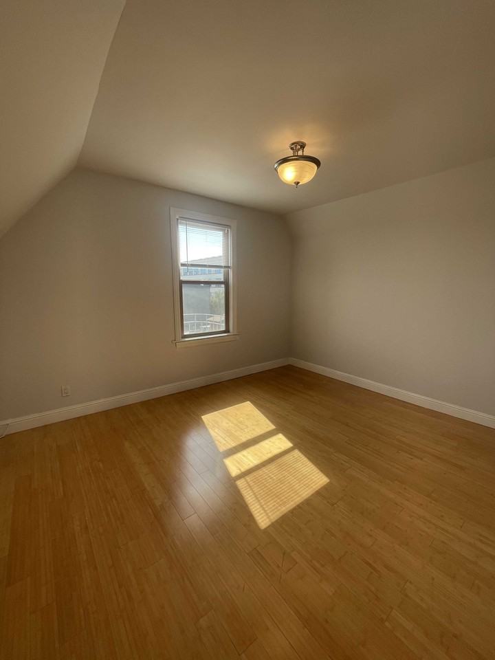 3226 22nd St - Photo 3 of 44