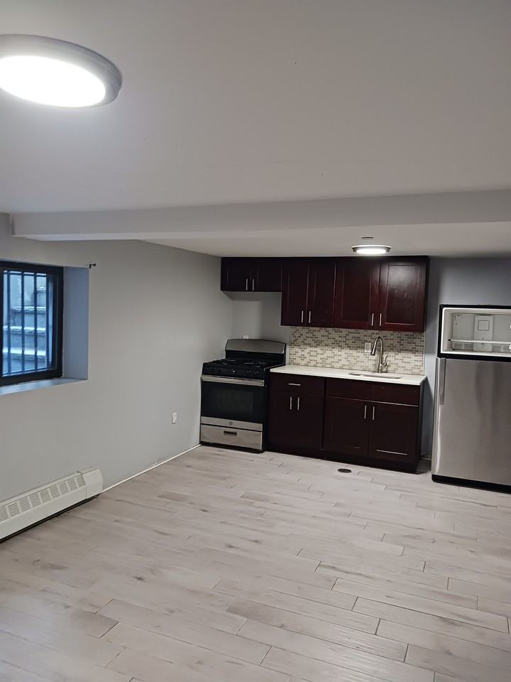 723 E 181st St #GL - Photo 2 of 7