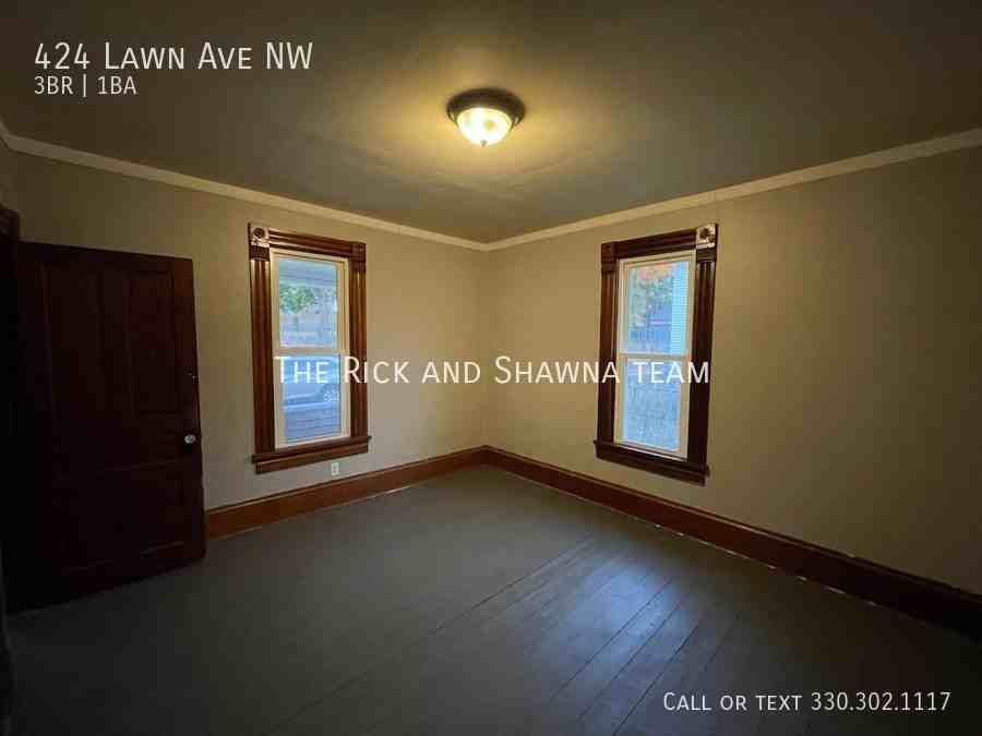 424 Lawn Ave Nw - Photo 3 of 14