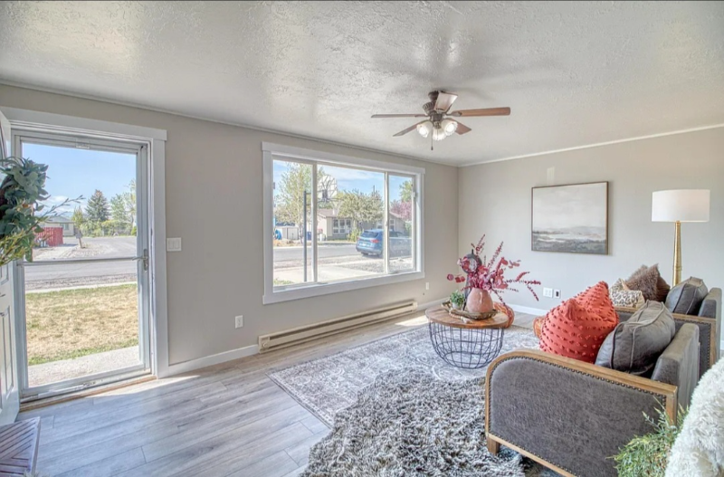 924 16th Dr - Photo 2 of 13