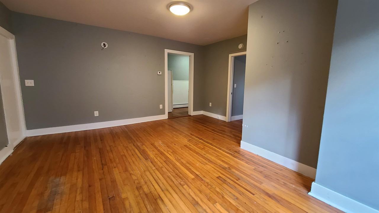 123 Broad St #A - Photo 3 of 14