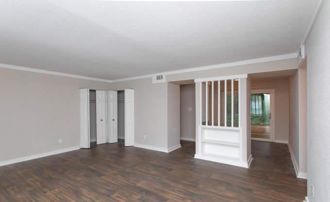 175 Woodlake Pl - Photo 3 of 5