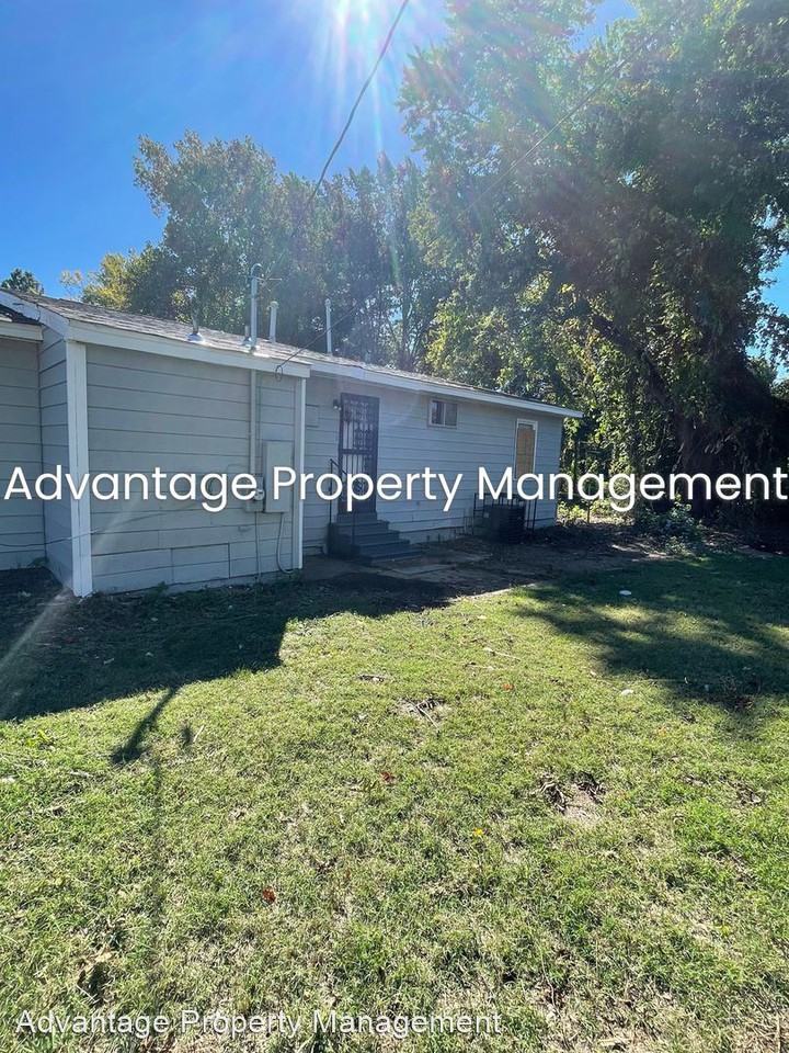 3473 Mark Twain St - Photo 3 of 14