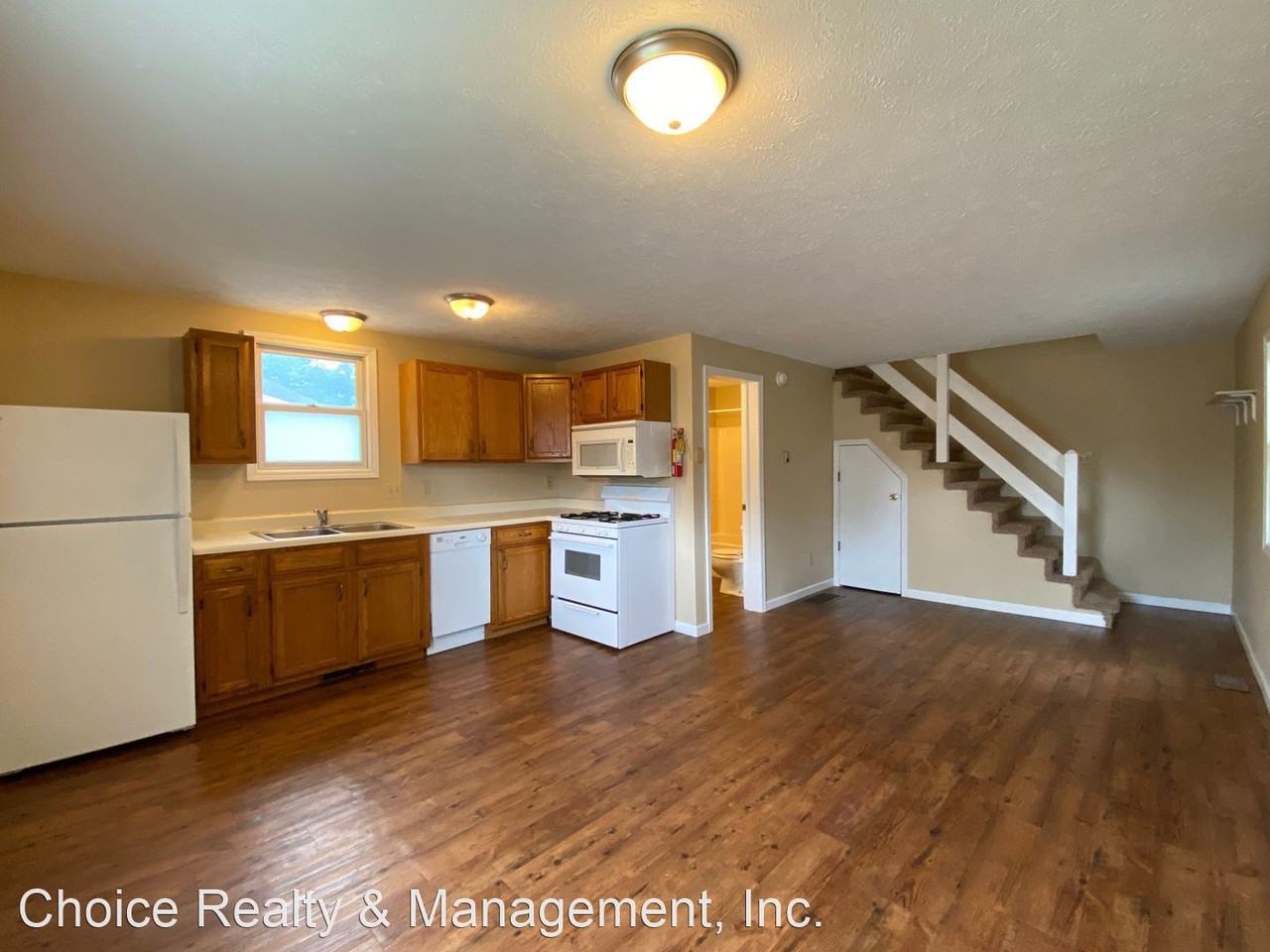 404 W Wilson St - Photo 2 of 10