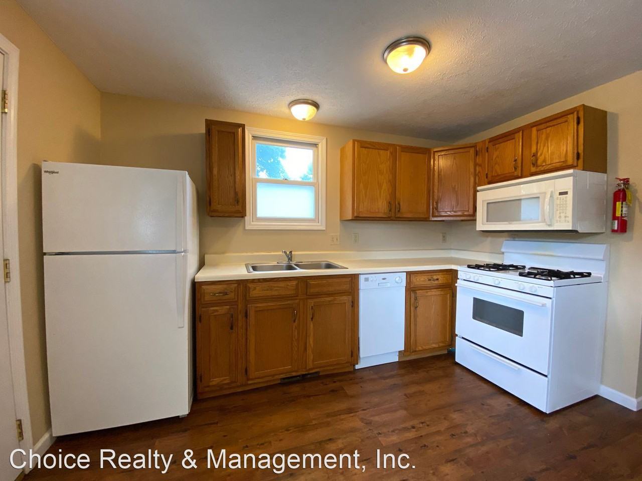 404 W Wilson St - Photo 3 of 10