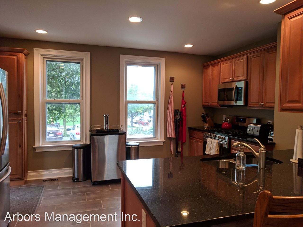 608 Broad St - Photo 2 of 10