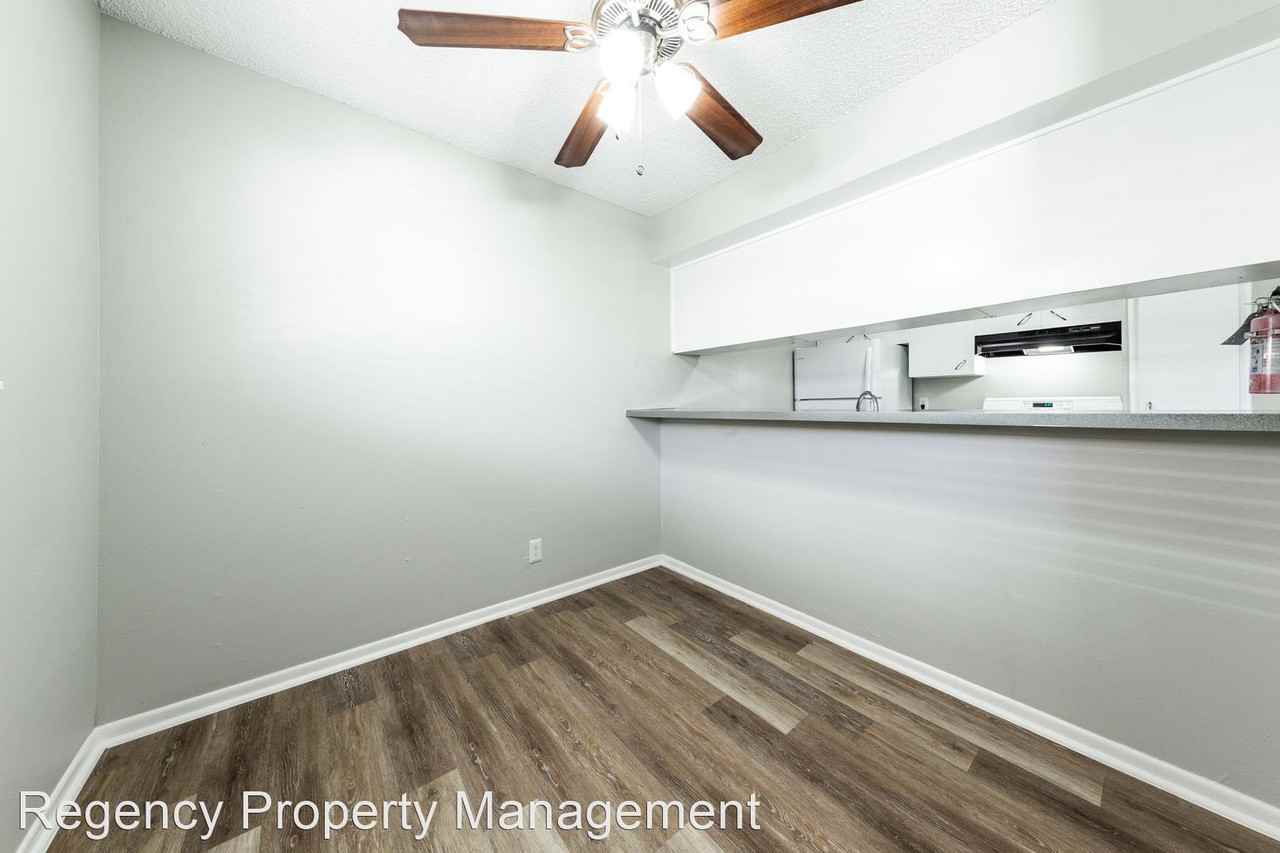 The Flats at Oak Hills / Villas at Oak Hills Apartments 7314 Oak Manor Dr, San Antonio, TX