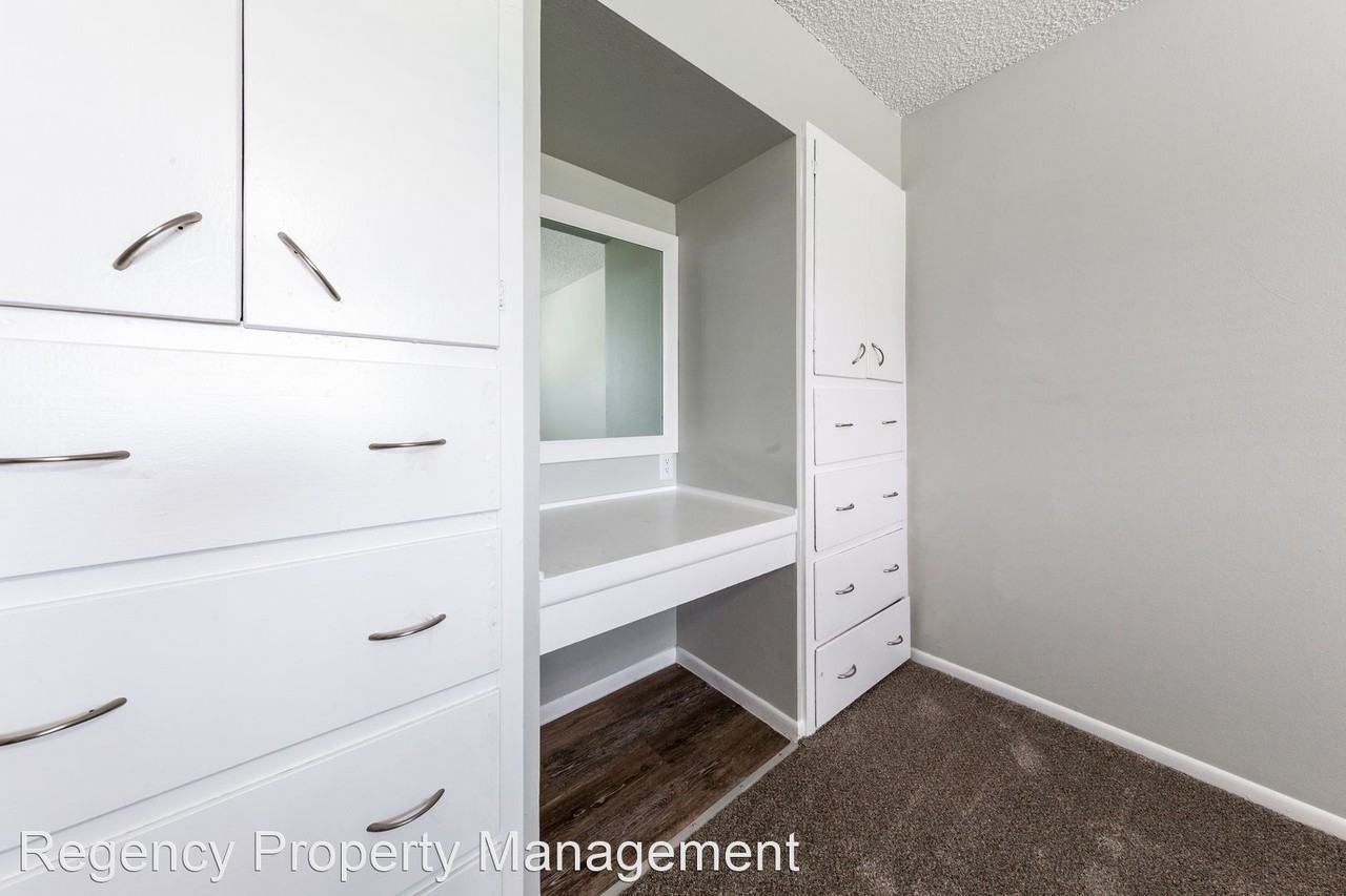 The Flats at Oak Hills / Villas at Oak Hills Apartments 7314 Oak Manor Dr, San Antonio, TX