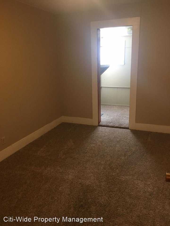 409/411 S Maple - Photo 3 of 12