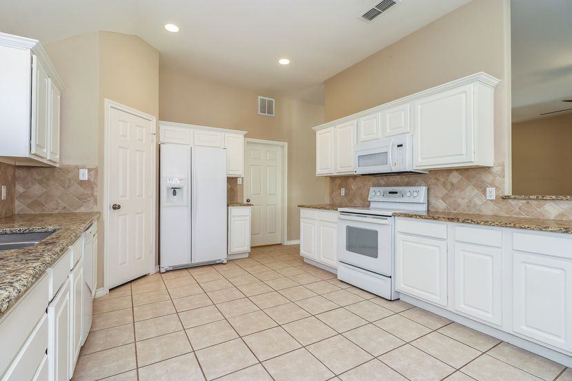 2105 Nugent Dr - Photo 3 of 16