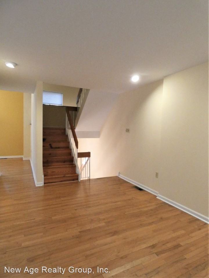 2036 Appletree St - Photo 3 of 29