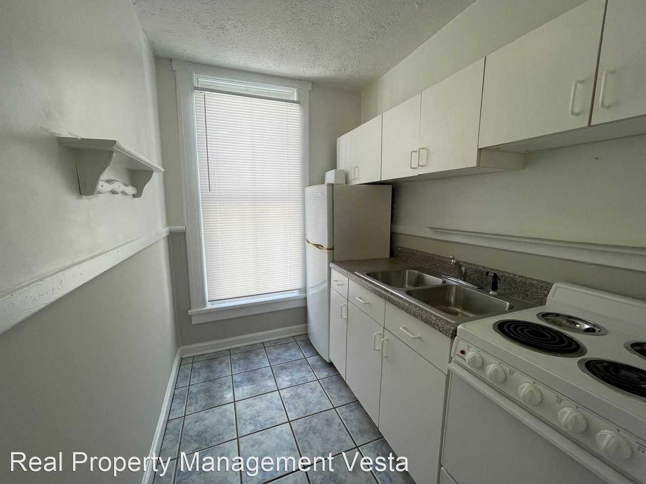 318 College Street - Photo 3 of 5