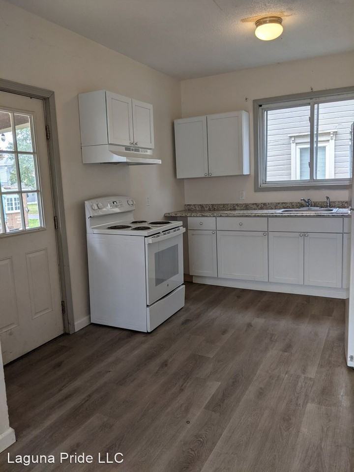 256 W 3rd ST S - Photo 2 of 14