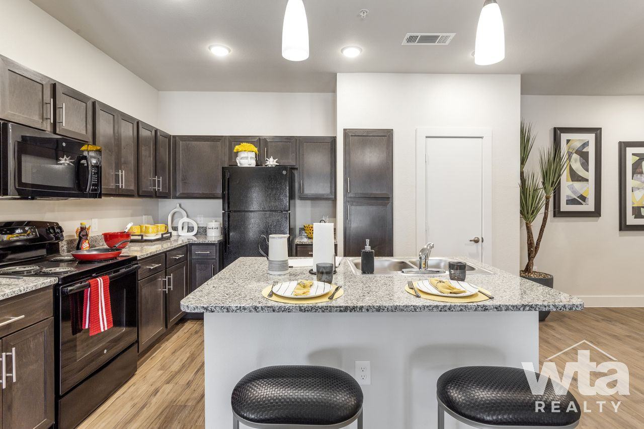 14006 POTRANCO RD - Photo 2 of 23