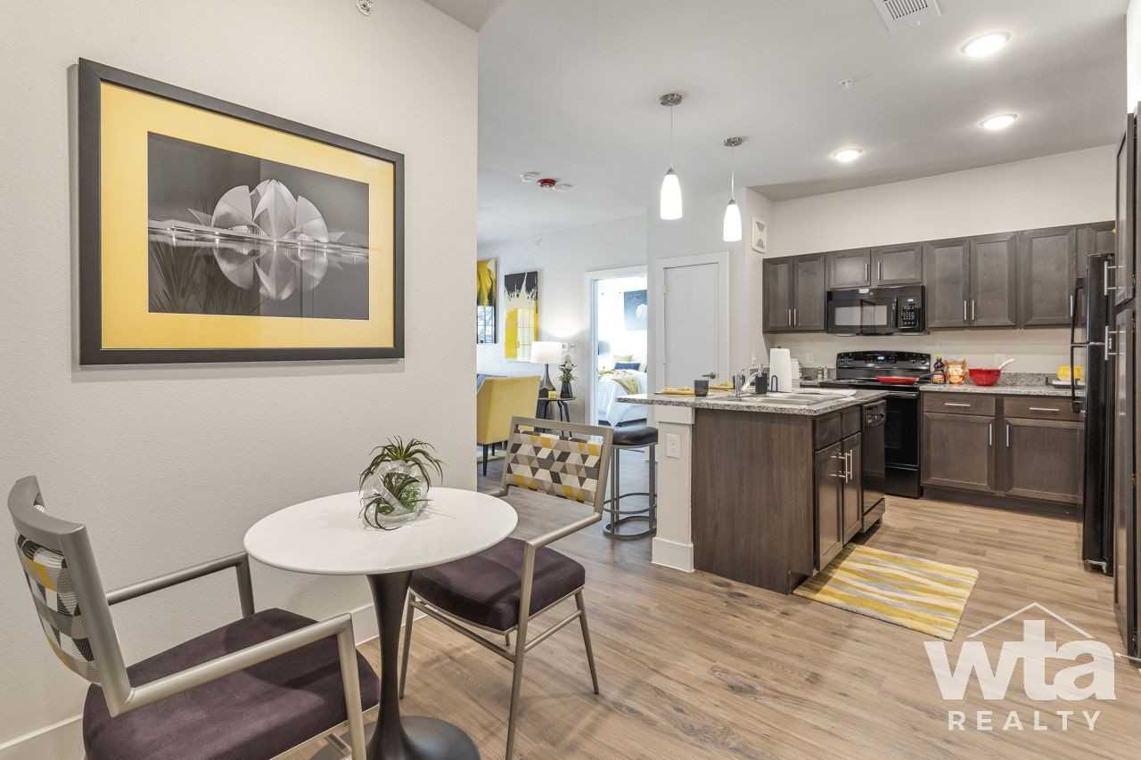 14006 POTRANCO RD - Photo 3 of 23