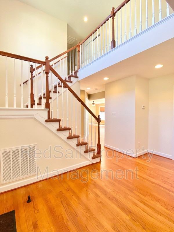 109 Oleander Ct - Photo 3 of 22