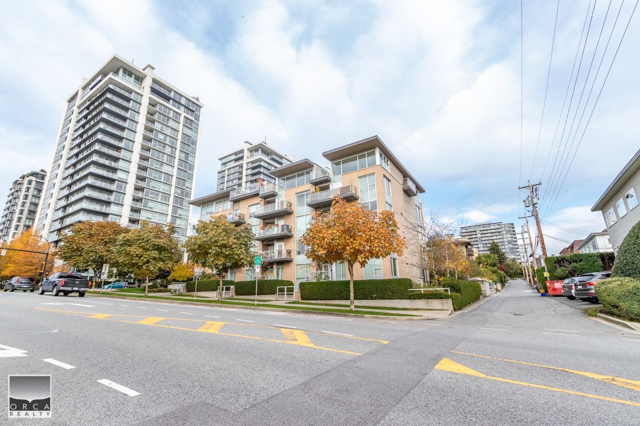 1288 Ph3 1288 Chesterfield Avenue, North Vancouver, BC V7M 0B1 1 Bedroom Apartment for 3,200