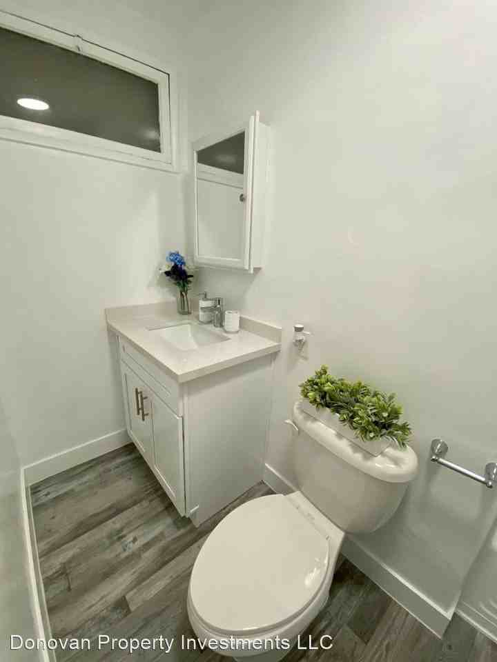 4427 Woodman Ave - Photo 3 of 6