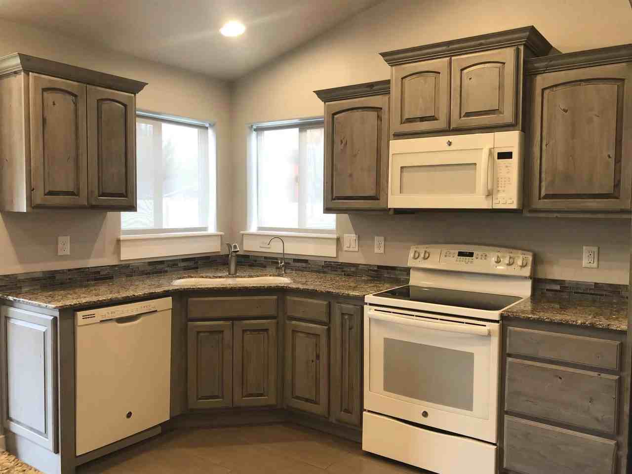 615 Lochsa Rd - Photo 3 of 32