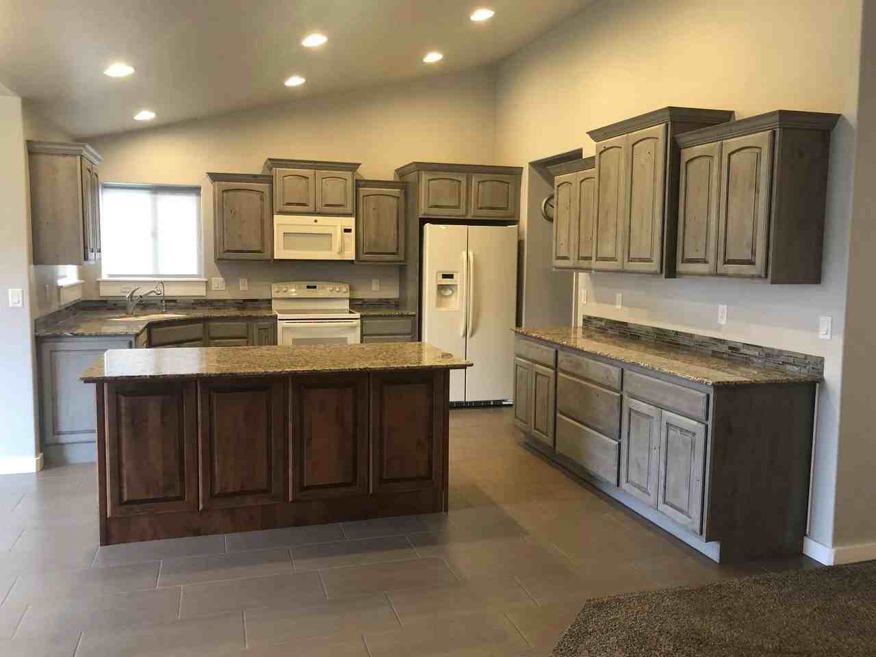 615 Lochsa Rd - Photo 2 of 32