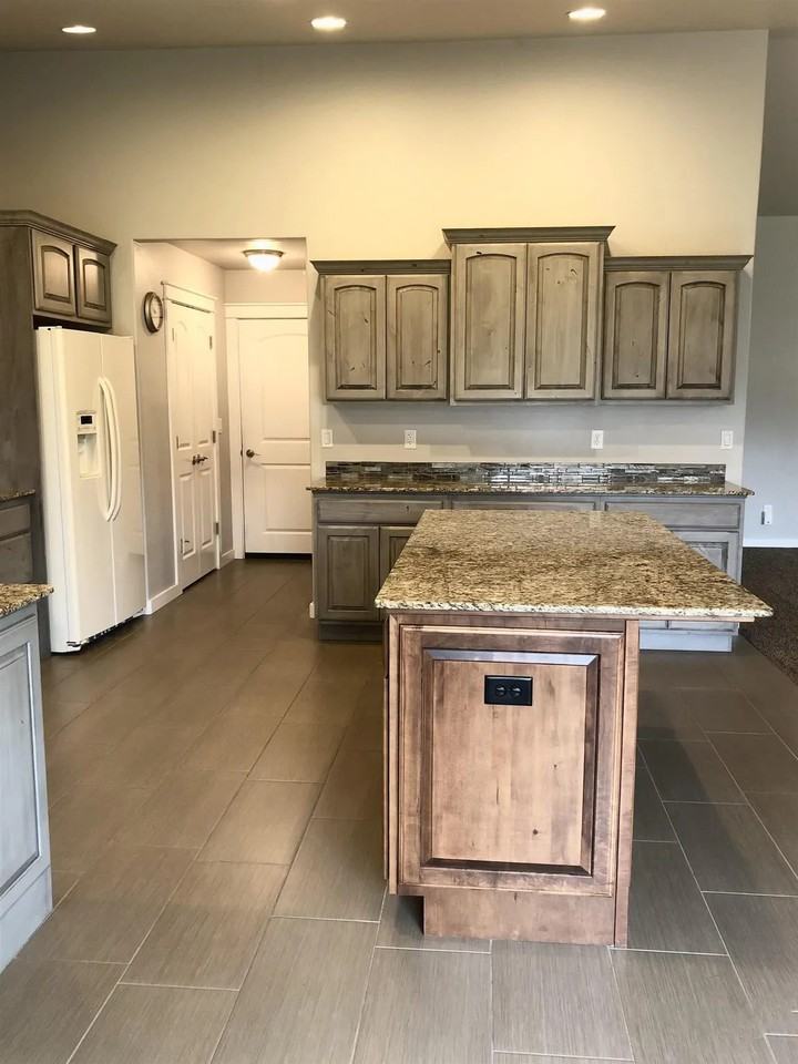 615 Lochsa Rd - Photo 4 of 32
