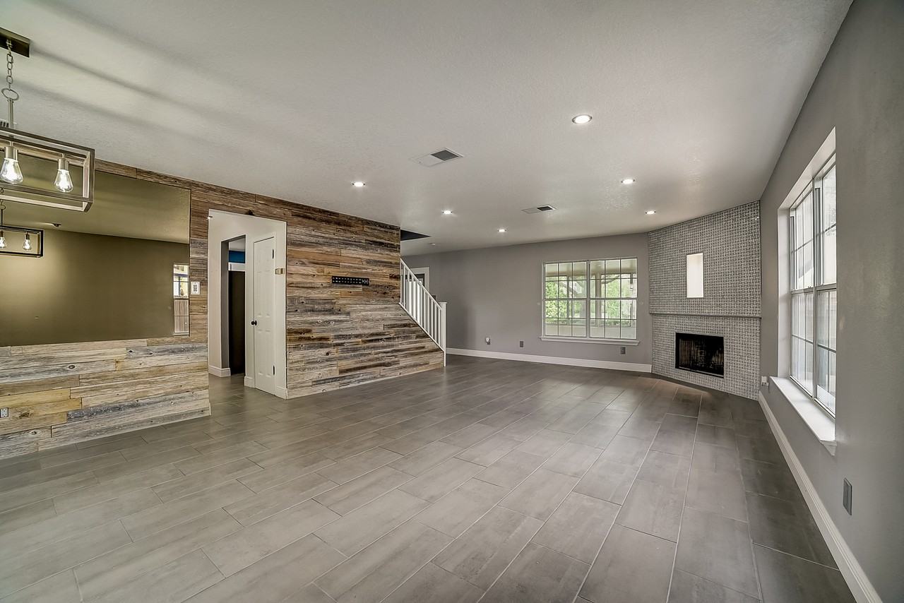 9759 Bronson Crk - Photo 3 of 15