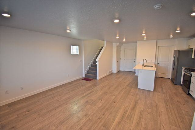 1453 S Harvest View Dr - Photo 2 of 35