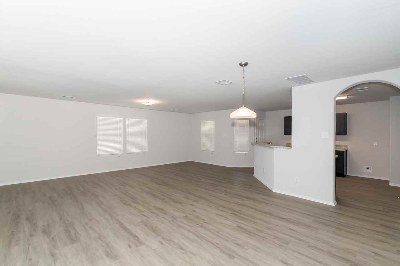 113 Blue Crane St - Photo 3 of 10