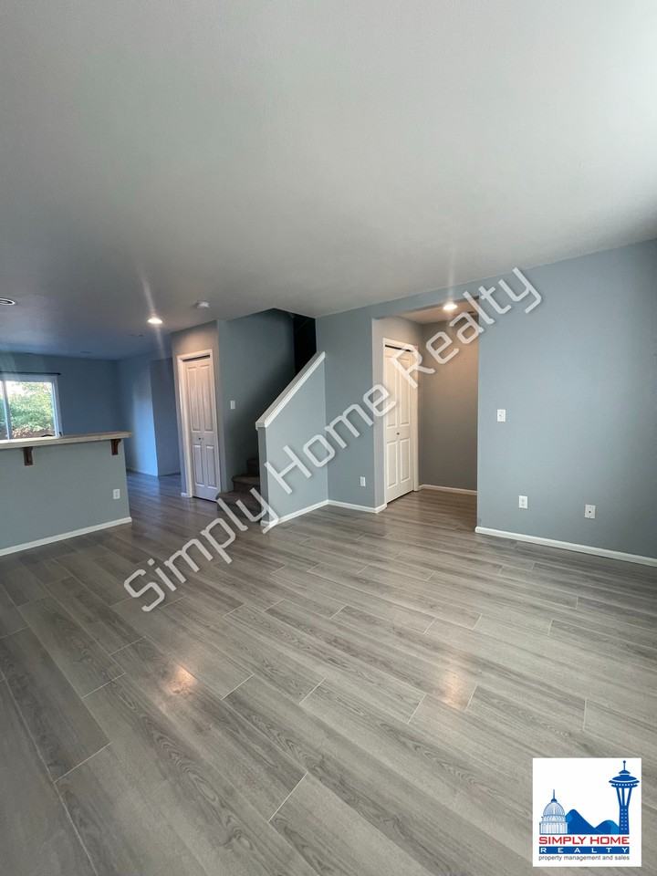 6876 Breeze Dr Se - Photo 2 of 30