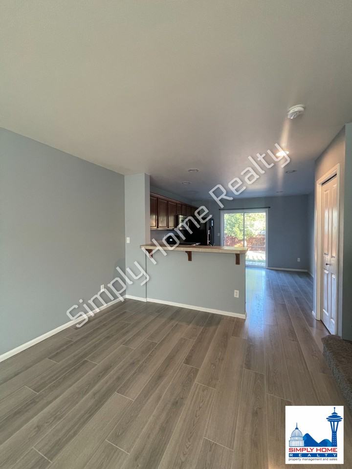 6876 Breeze Dr Se - Photo 3 of 30