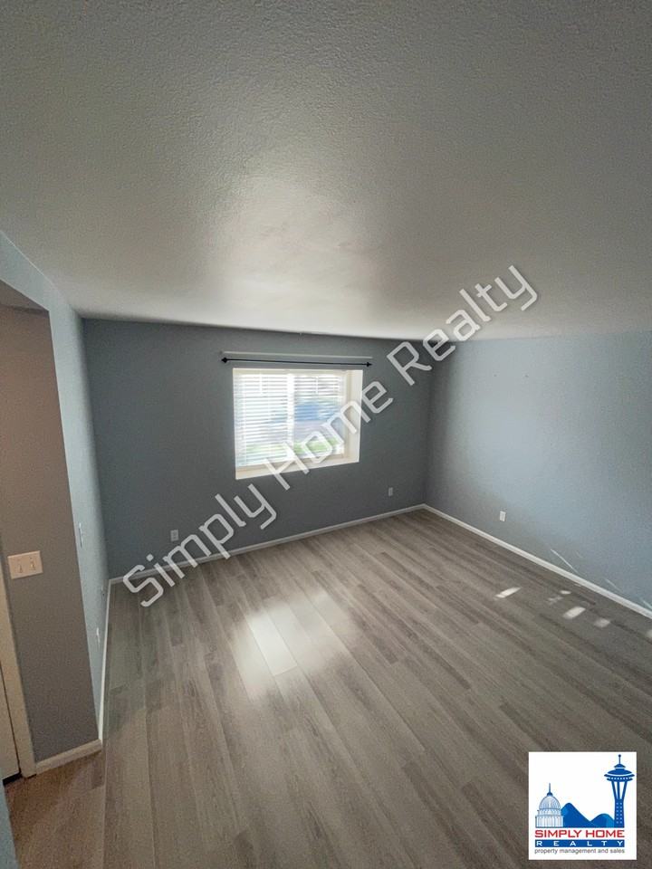 6876 Breeze Dr Se - Photo 4 of 30