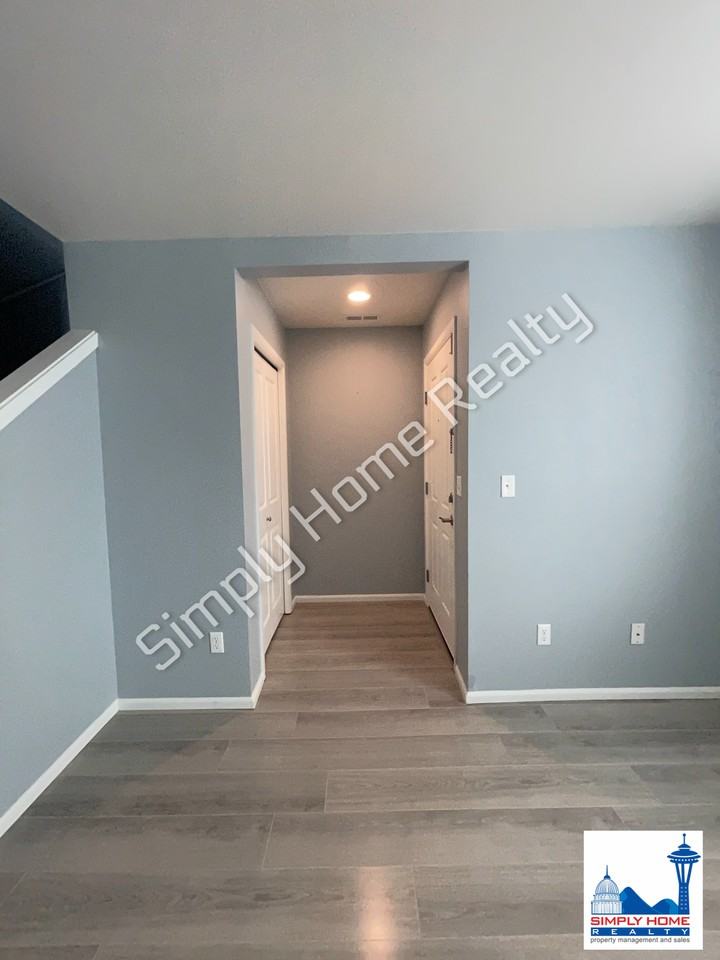 6876 Breeze Dr Se - Photo 5 of 30