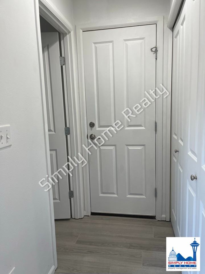 6876 Breeze Dr Se - Photo 6 of 30