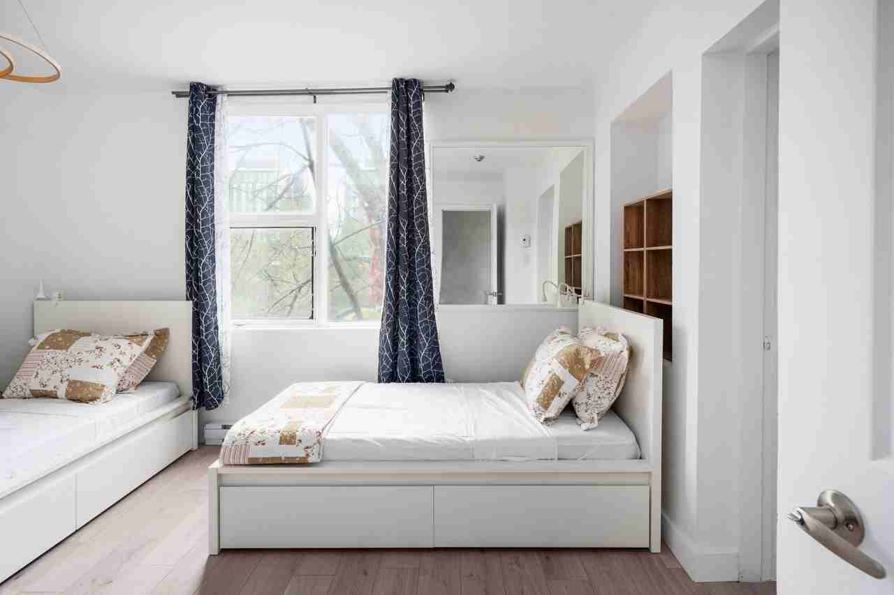 R. Saint-Denis & Rue Ontario E