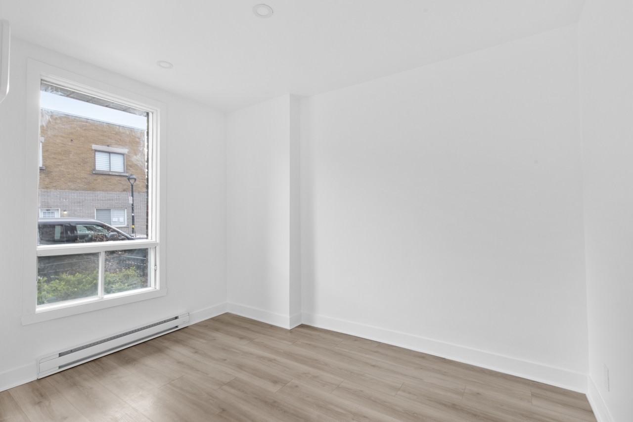 5731 Rue Hadley - Photo 3 of 14