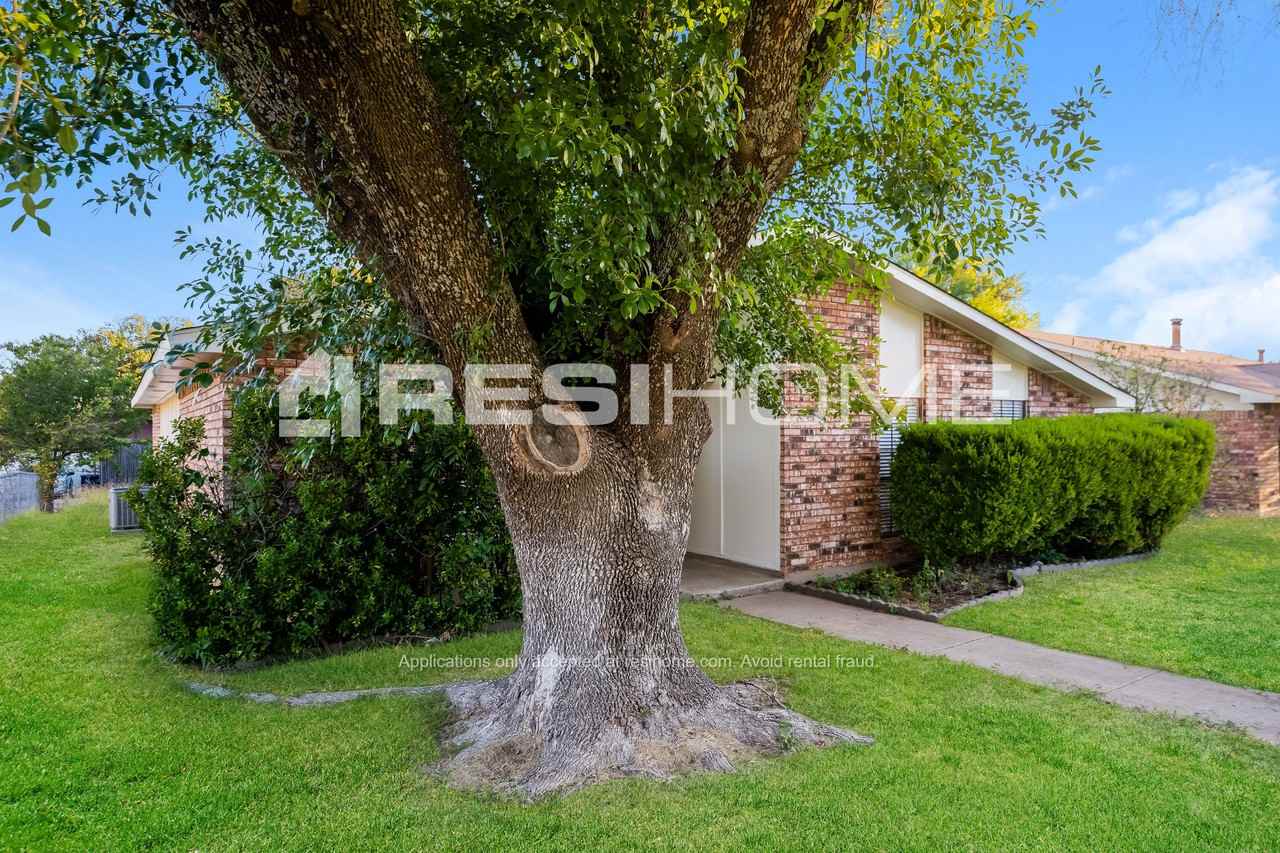 7115 Lost Canyon Dr - Photo 3 of 21