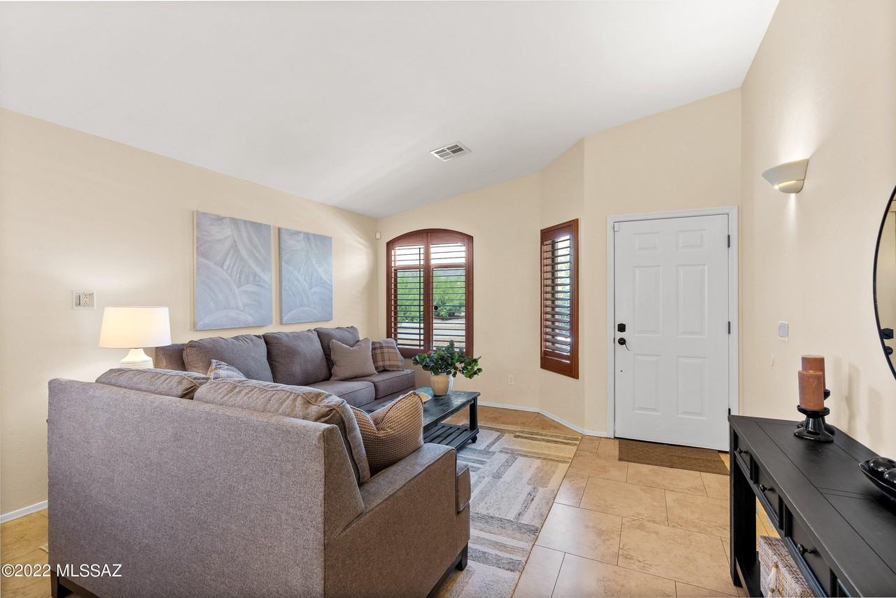 4906 North Sabino Gulch Court - Photo 4 of 30