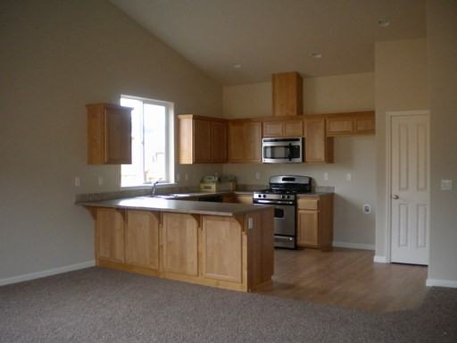 1138 Breckenridge Dr - Photo 3 of 5