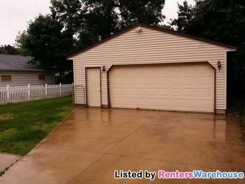 1040 7th Ave SE - Photo 2 of 15