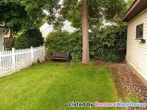 1040 7th Ave SE - Photo 3 of 15