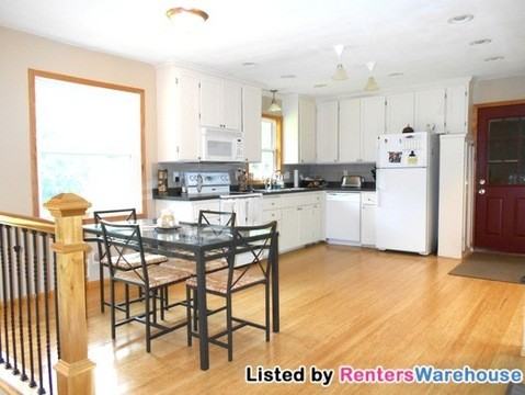 2495 Bobolink Rd - Photo 3 of 15